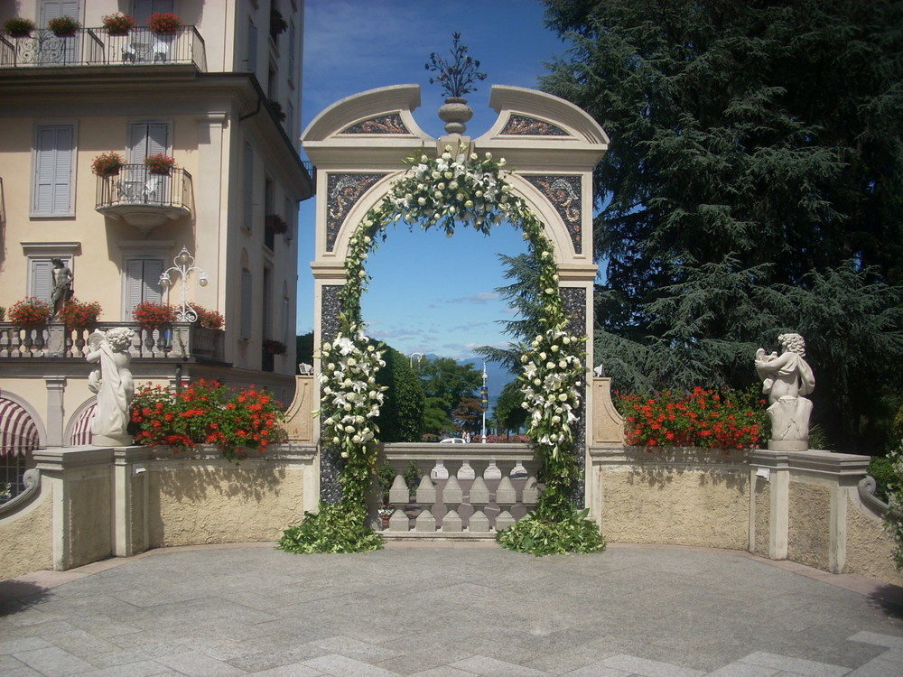 Grand Hotel Des Iles Borromees & Spa Stresa Exterior photo The entrance to the park